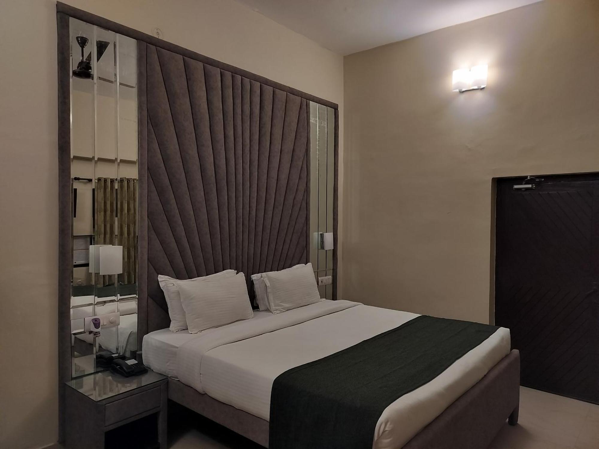 Bel-La Monde Hotel "Riverside" - Jim Corbett Garjia Екстериор снимка